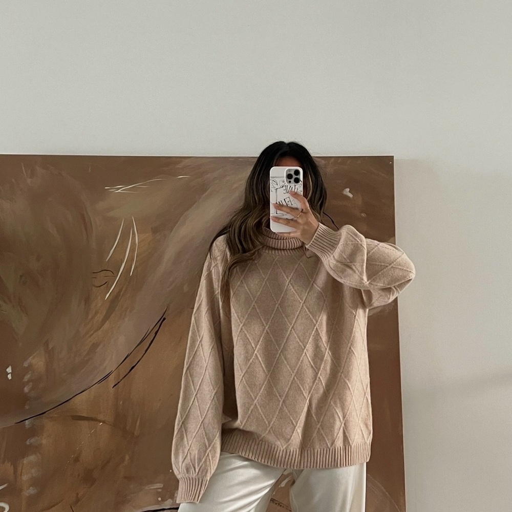 Elegant Beige Cashmere Knit V-Neck Sweater
